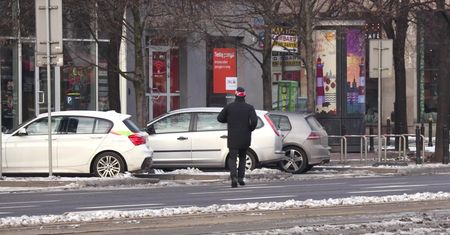 Włodarczyk całuje byłą żonę i łamie przepisy ruchu
