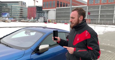 Do BMW Serii 8 nie potrzebujesz kluczyka. Wystarczy smartfon
