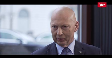 Niekompetencja i populizm. Gen. Różański ostro o Macierewiczu