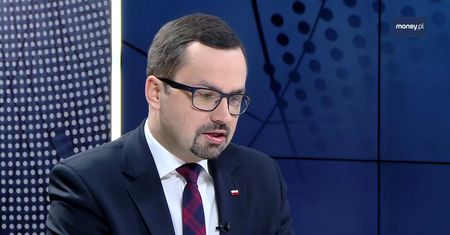 Dwa przesłuchania Rostowskiego na komisji ds. VAT. Co udało się ustalić