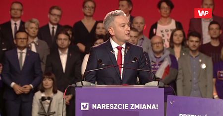 Robert Biedroń: dostaliśmy pokrakę demokracji z Rydzykiem na tronie