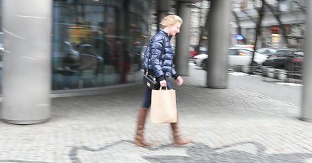 Zadowolona Lara Gessler opuszcza studio "Dzień dobry TVN"