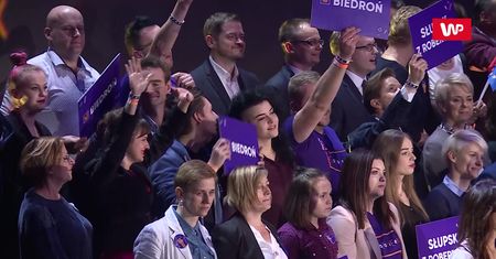 Biedroń rusza w Polskę. "To większy prezent dla Kaczyńskiego niż Schetyny”