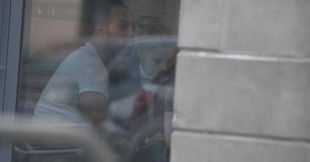 Nieumalowana Pisarek zachwyca się muskulaturą kolegi