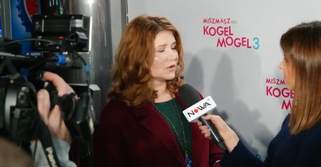 Skromna Błęcka-Kolska stara się pozować na ściance
