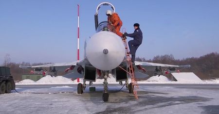 Su-27 przechwytuje szwedzkiego Gulfstreama