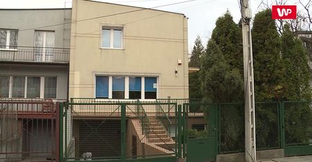 Policjanci pod domem Kaczyńskiego. "Megalomania"