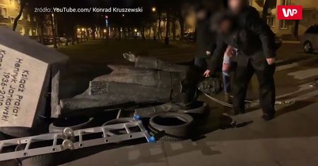 To on wybudował pomnik ks. Jankowskiego. Zabrał głos w sprawie jego obalenia