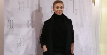 Bohosiewicz w skórzanej mini pławi się w blasku fleszy