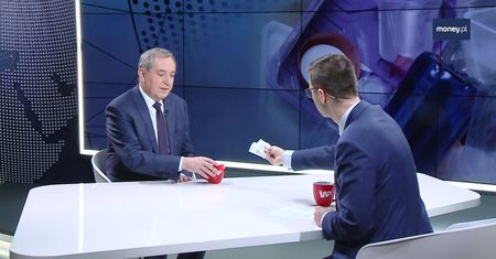 Minister środowiska nie potrafi segregować śmieci. Zobacz nagranie