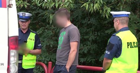 "Łyse" opony, zbita szyba. Nie mógł jechać dalej