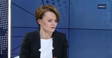 Zakaz handlu w rządowych analizach. Minister Emilewicz: "Będziemy weryfikować"