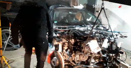 Złodzieje samochodów zatrzymani. Wideo z dziupli z luksusowymi autami