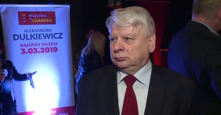 Borusewicz o pomniku ks. Jankowskiego: on nigdy nie powinien powstać