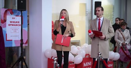 Rozenek chałturzy na otwarciu azjatyckiego sklepu