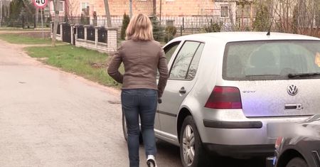 Kobieta wyprzedziła radiowóz swoim golfem. Nie spodziewała się policjantów w aucie ze spojlerem