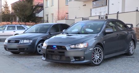Najostrzejszy radiowóz w kraju zatrzymuje pirata w audi. Mandat nie zrobił wrażenia na kierowcy