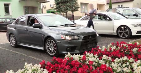 Rosjanin w białym audi myślał, że zatrzymują go przebierańcy. Zapłacił duży mandat