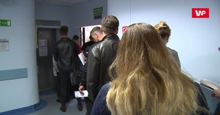 Urzędy przeżywają oblężenie. Ludzie stoją w kilkunastometrowych kolejkach