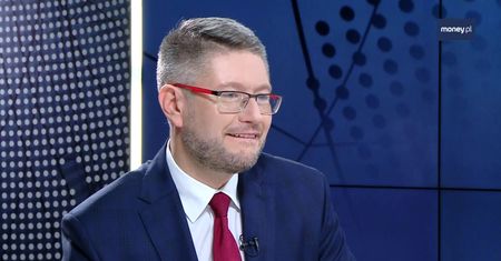 Milion samochodów elektrycznych w Polsce w 2025 roku. "Trudny temat do realizacji"