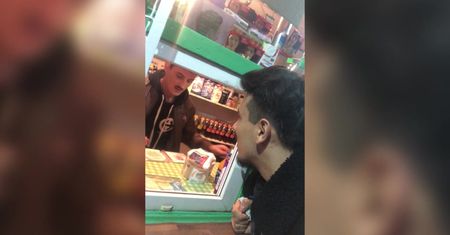 Odwiedziliśmy kiosk Dawida Podsiadło. Szary papier i nowa płyta
