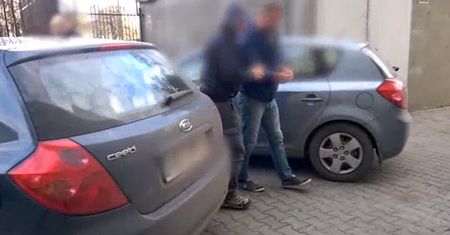 Poszukiwany listem gończym w rękach policji