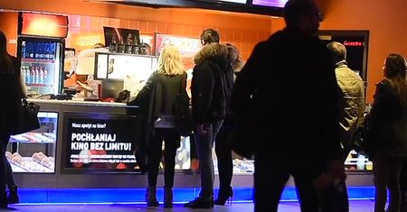 Przetakiewicz w kinie ze znajomymi