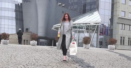 Julia Kamińska w szpilkach wychodzi z "Pytania na Śniadanie"