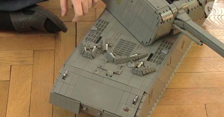 Rzucił pracę w korporacji i zaczął układać klocki