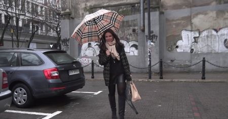 44-letnia Rusin w skórzanej mini pod TVN-em