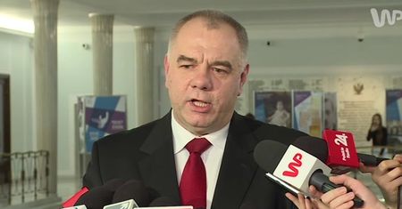"Idziemy do przodu z głową do tyłu". Posłowie o sprawie "Bolka"