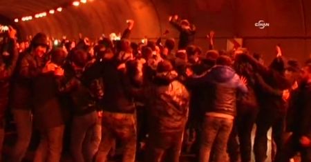 Po prezesie nerwy puściły też kibicom. Fani Trabzonsporu zdemolowali lokalną siedzibę związku piłkarskiego