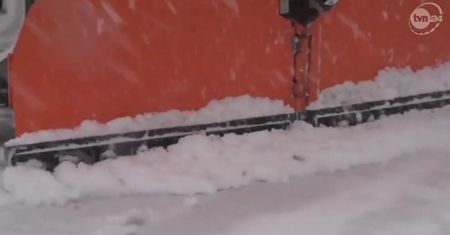 "Zima wróciła pełną gębą". Śnieżyce na Dolnym Śląsku
