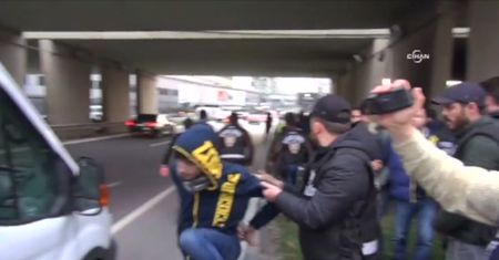 Gorąco przed meczem w Stambule. Autokar Lokomotivu obrzucony kamieniami