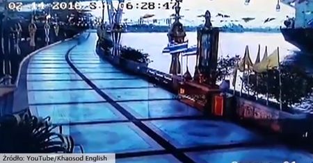 Ogromny statek uderzył na nabrzeże Bangkoku