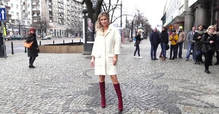 Krupa wita się z fanami pod TVN-em
