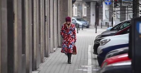 Olejnik w swoim ulubionym (najgorszym?) płaszczu?