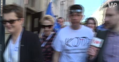 Ryszard Petru: czy ludzie nie czują tej obłudy? Koleżanka Kaczyńskiego mówiła, że flaga UE to szmata