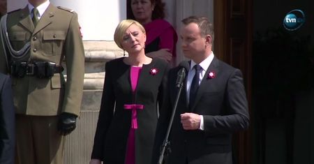 Duda: "Grupujemy się pod barwami flagi tak jak rycerstwo polskie"