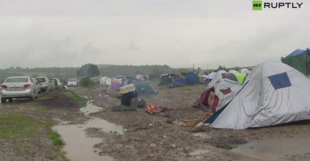 Uchodźcy zmagają się ze skutkami ulewnych deszczy
