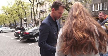 Rusin i Kraśko pod TVN-em pozują do zdjęć z fanami