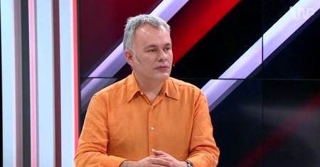 #dziejesienazywo: Lorenc o filmie "Smoleńsk": nie odpowiada na jakiekolwiek pytania, on je stawia