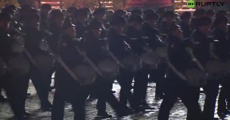 Tysiące żołnierzy i ciężki sprzęt w Moskwie. Nocna próba generalna przed Dniem Zwycięstwa