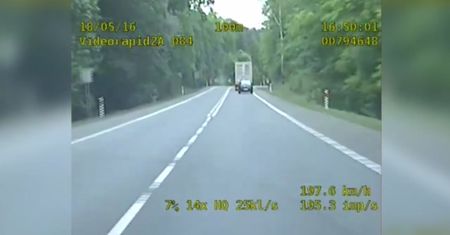 Uciekał przed policją, wpadł do rowu i czmychnął do lasu. 30-letni pirat drogowy zatrzymany