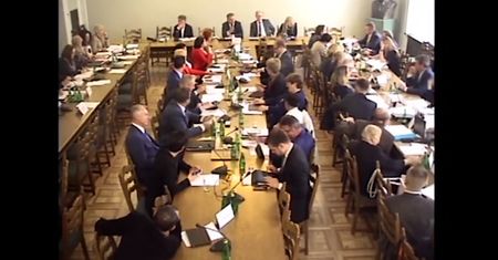 Klauzula sumienia dla fizjoterapeutów? Bez zabiegu za wkładkę domaciczną?