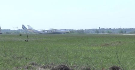 Największy samolot świata AN-225 wyleciał do Australii