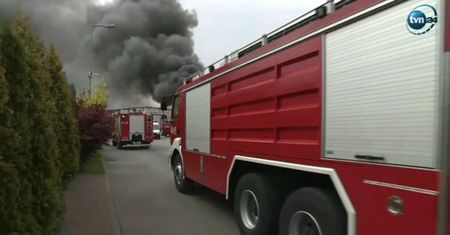 Dym nad Katowicami. W hurtowni zabawek wybuchł pożar