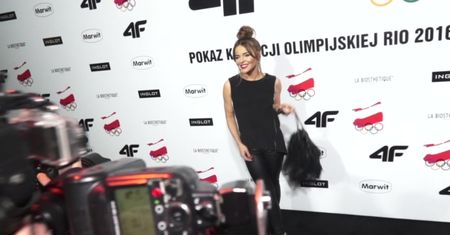 "Sportowa" Herbuś pozuje fotografom
