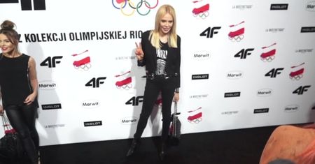 Sablewska z opuchniętą twarzą na pokazie