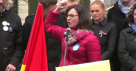Tysiące ludzi w Warszawie i niektórych miastach domagały się publikacji orzeczenia TK